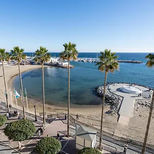 https://estudio-en-primera-linea-de-marbella.1costadelsol.com